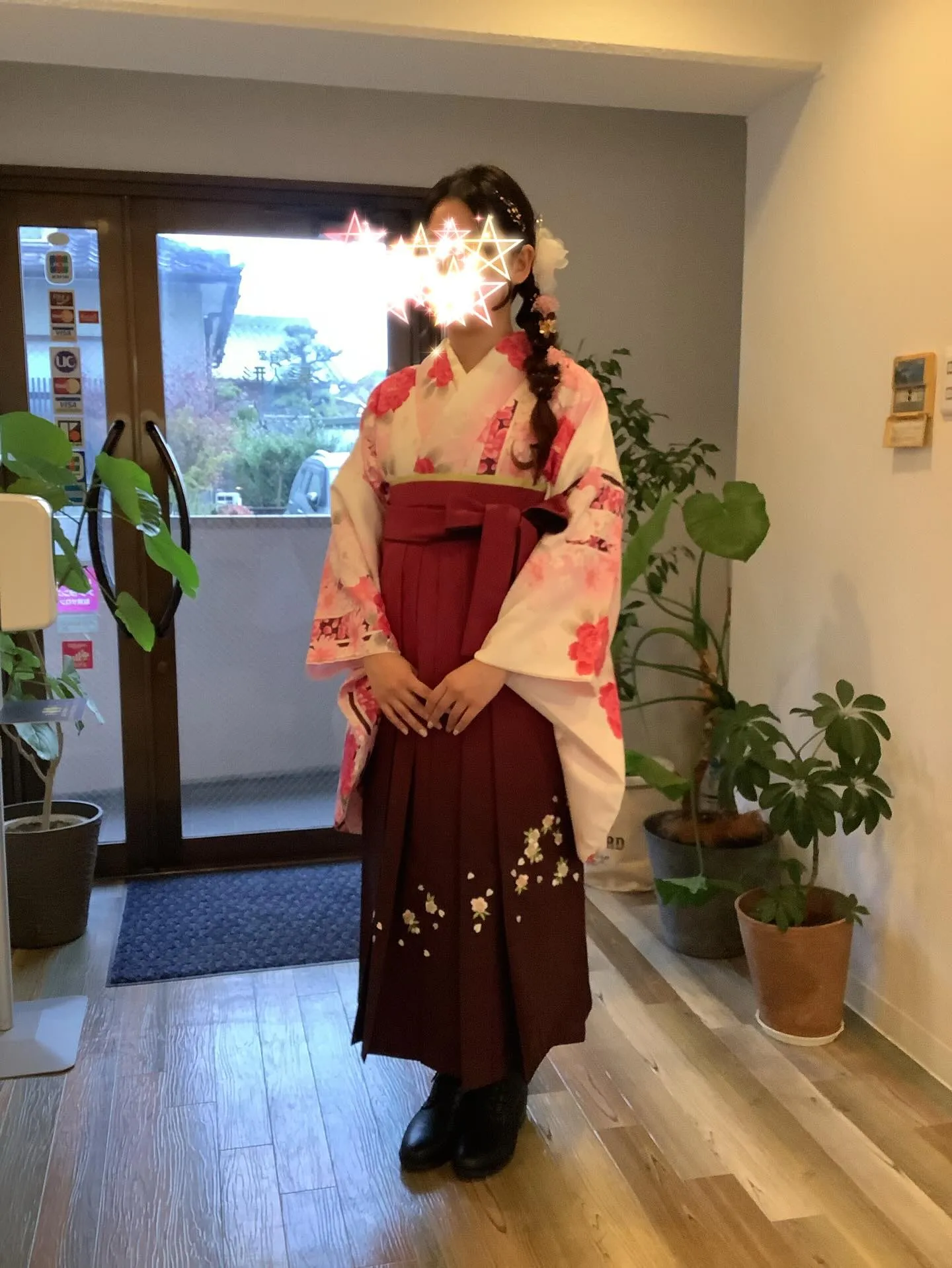 大学卒業生、卒業生のお母様、学校の先生とさまざまな卒業のお支...